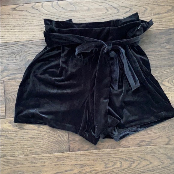 Express velvet shorts NWT - Picture 6 of 7